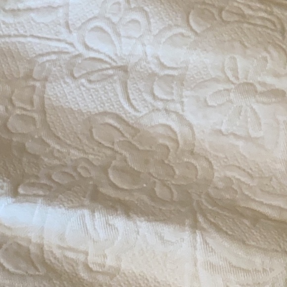 8020 Casablanca 15x19 white table runner - Picture 7 of 7